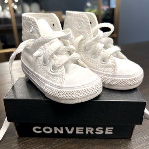 Converse Chuck Taylor All Star
Hi Sneaker Baby / Toddler -
White Size 3
